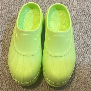 Sorel Trendy Neon Green Women’s Clogs